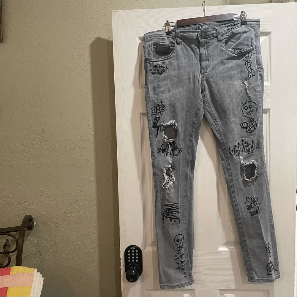 ROGUE denim. Distressed with graffiti size 38